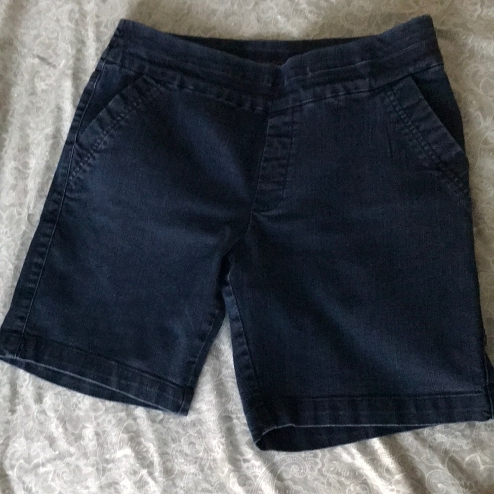 Lee comfortable waist pull on jean shorts